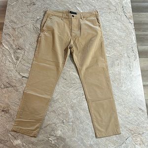 Men’s AE khaki pants